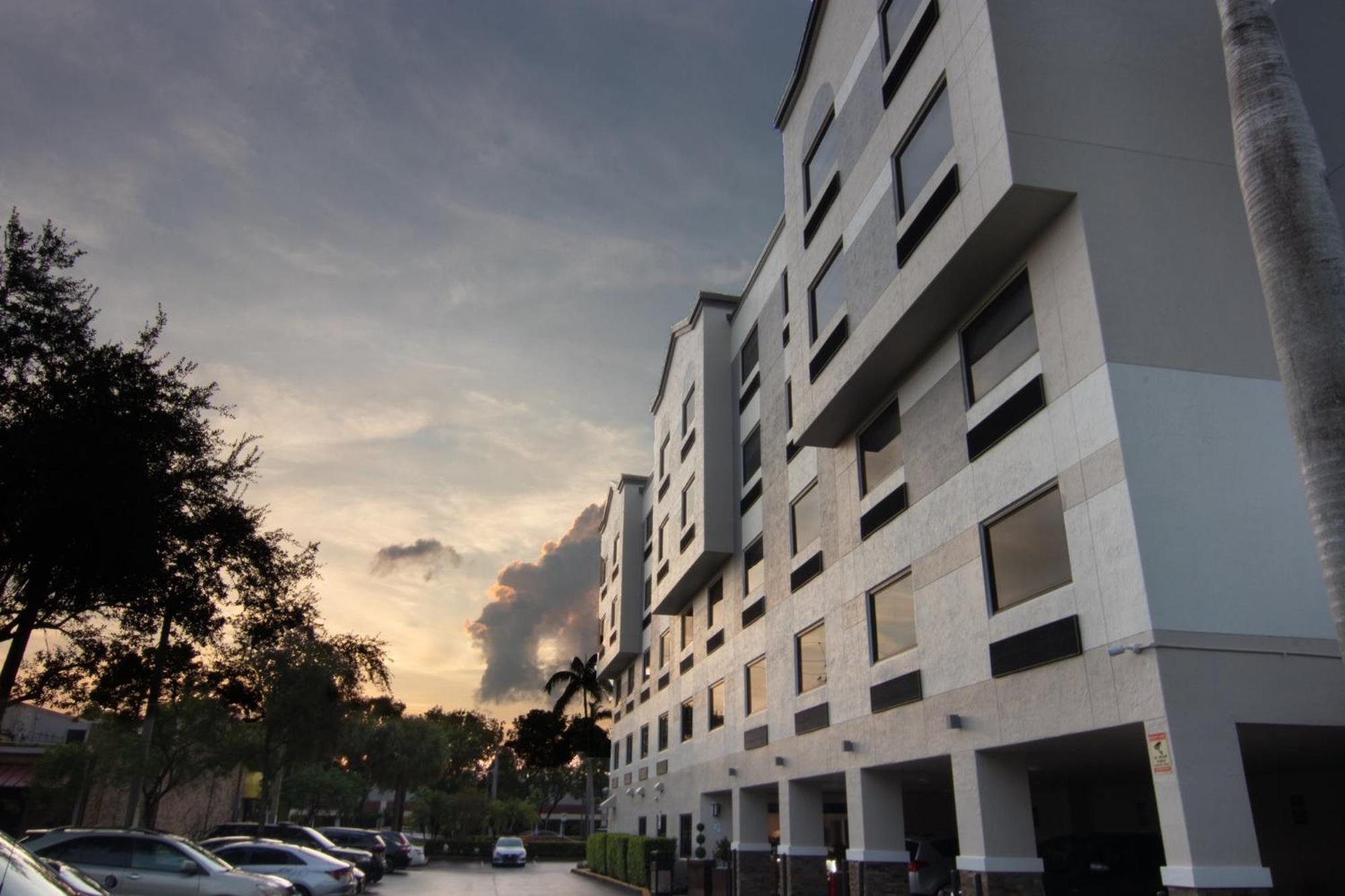 Holiday Inn Express And Suites Fort Lauderdale Airport West By Ihg Davie Eksteriør bilde