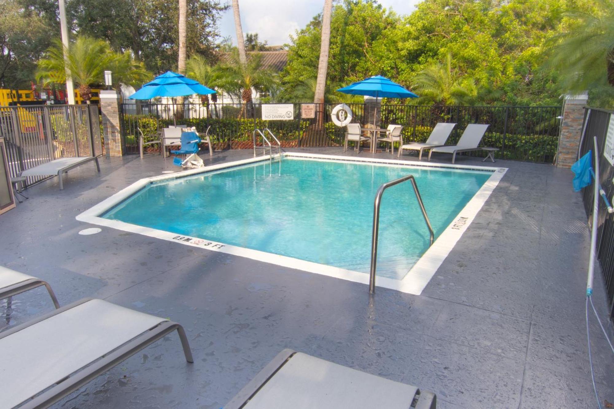 Holiday Inn Express And Suites Fort Lauderdale Airport West By Ihg Davie Eksteriør bilde